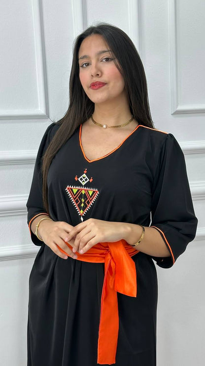 Robe berbère noir brodée avec ceinture