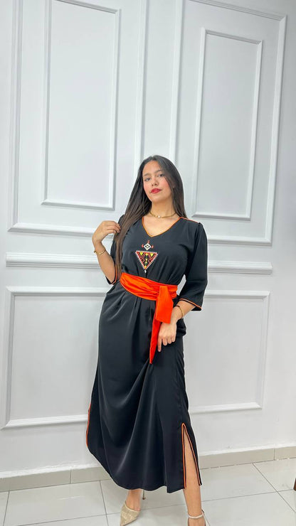 Robe berbère noir brodée avec ceinture