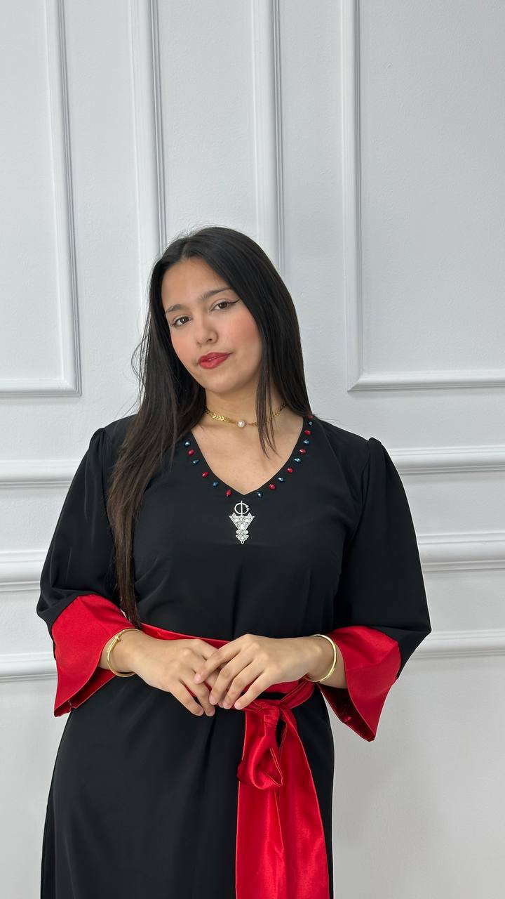 Robe berbère avec perles.