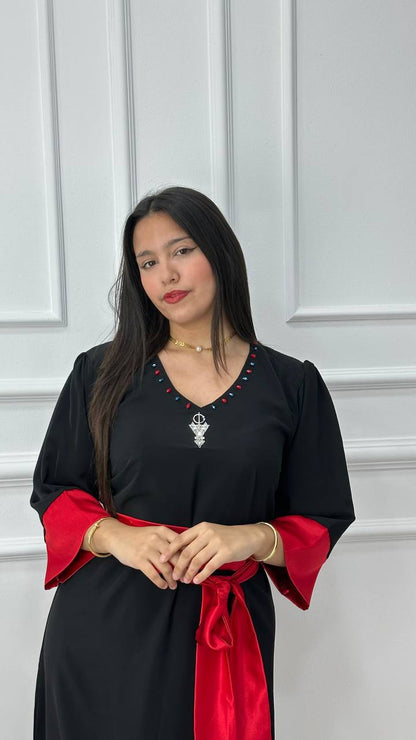 Robe berbère avec perles.