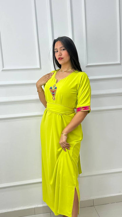 Robe vert pistache avec motif berbère et ceinture