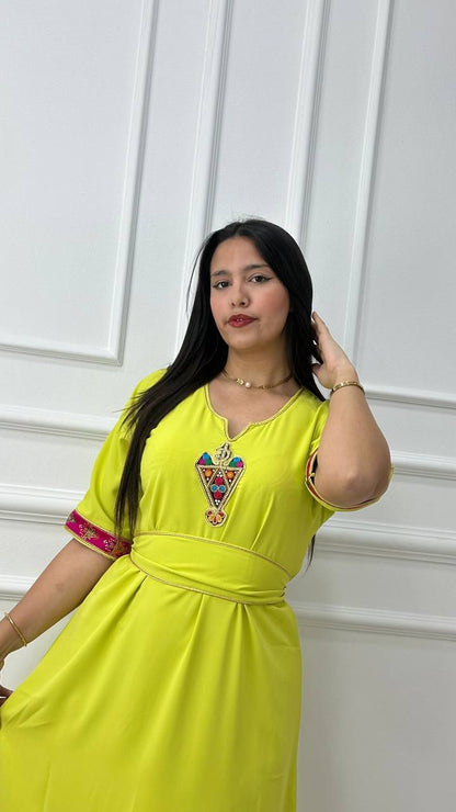 Robe vert pistache avec motif berbère et ceinture